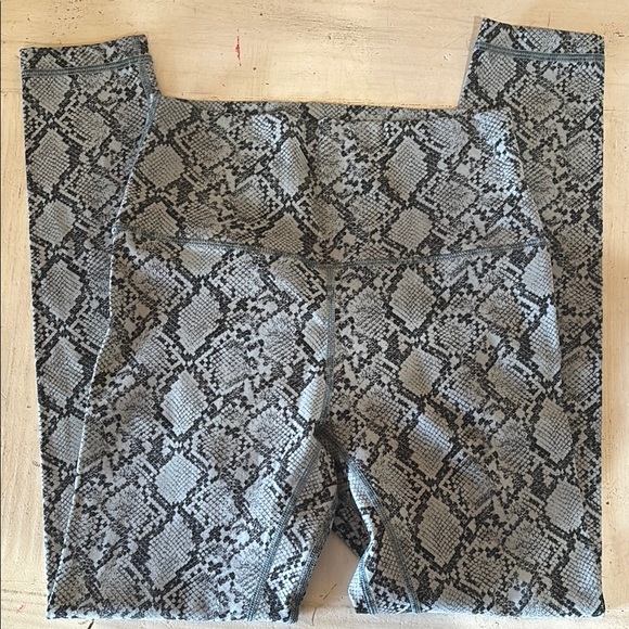 Gray Snakeskin Print Leggings - Picture 3 of 3